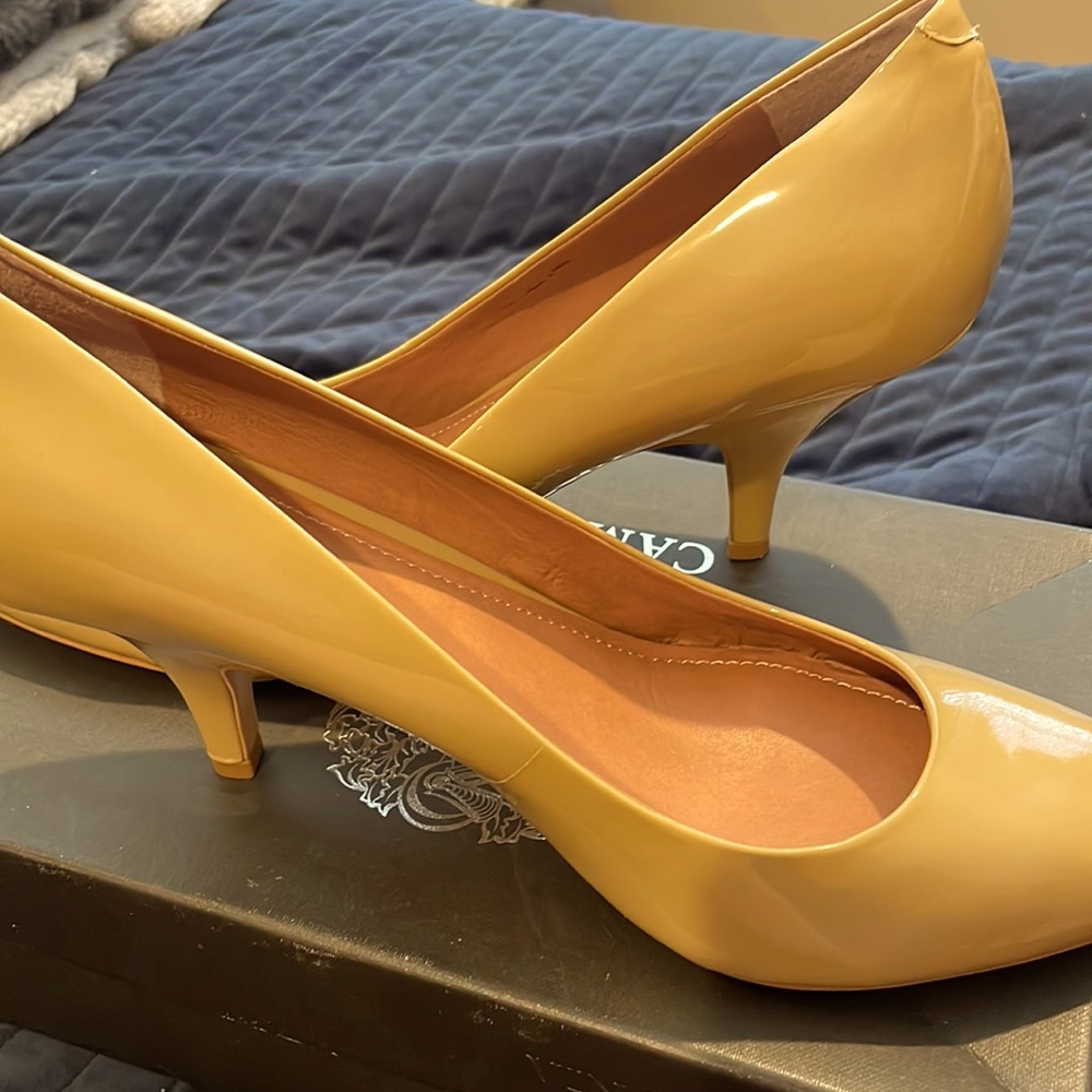 Vinc Comuto Patent Pumps Blush Nude Tan Size 12 NIB